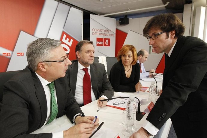 Moscoso del Prado junto a José Blanco en una reunión del PSOE en Madrid.