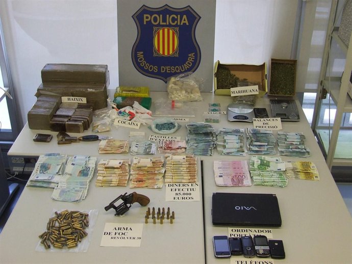 Droga y arma decomisadas