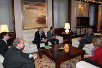 El Gobierno regional muestra al Sindicato Médico su intención de suavizar y "modificar" los recortes