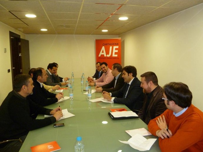 Reunión de AJE con la Comisión de Desarrollo Económico del PP 