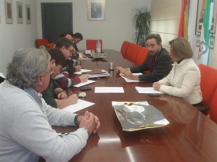 El delegado del Gobierno andaluz en Jaén, Felipe López, y por la delegada de Emp