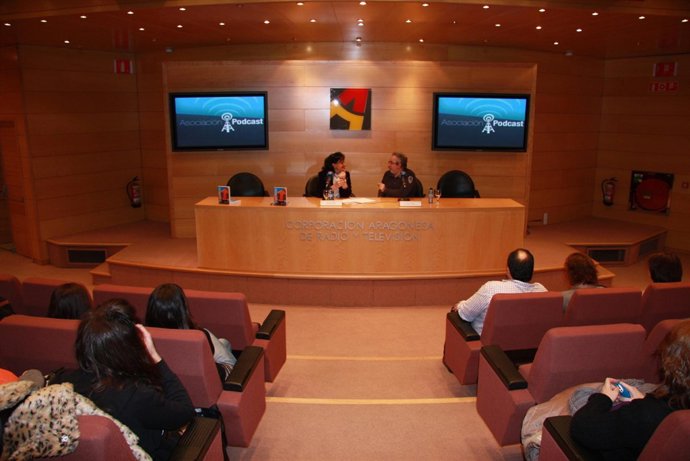Aragón Radio Y TEA FM Han Presentado El Libro "Podcasting: Tú Tienes La Palabra"