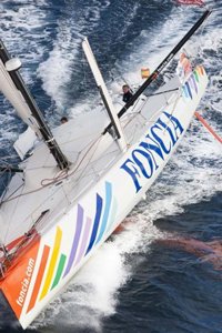 Vela/BWR.- El 'Foncia', tras romper la parte superior del mástil, se retira de la regata 