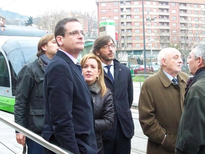 Basagoiti con cargos del PP vasco