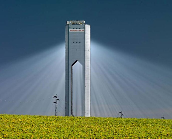 Planta termosolar de Abengoa en la plataforma 'Solucar' en Sevilla