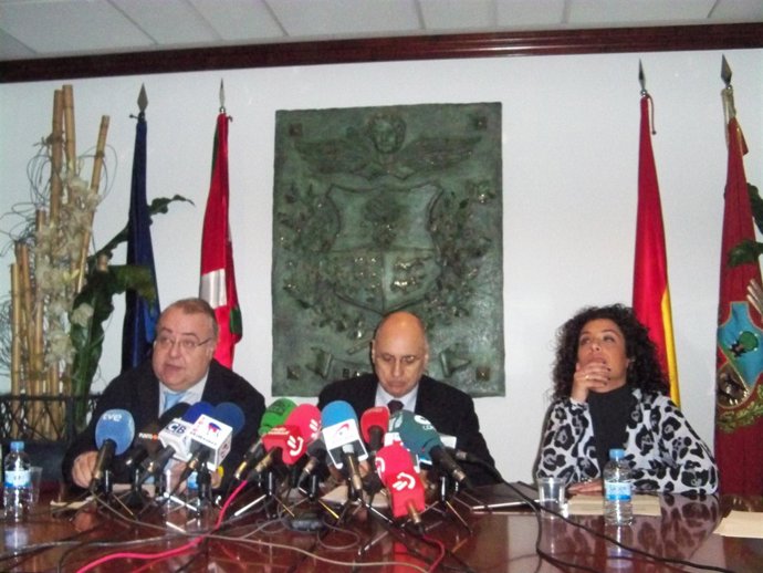 Roldofo Ares durante una rueda de prensa en Barakaldo