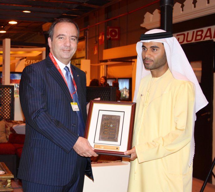 Bernardo Echevarría recibe el reconocimiento de Turismo de Dubai