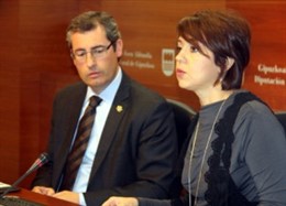 Maite Etxaniz junto al diputado general de Gipuzkoa, Markel Olano,