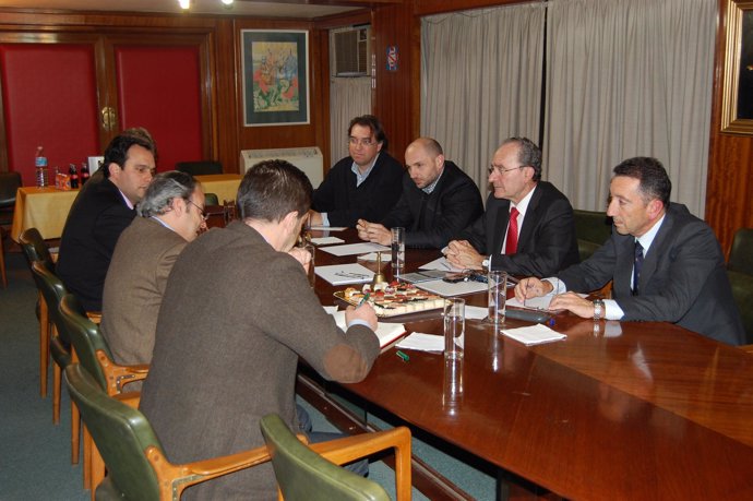 De la Torre, durante la reunión con los farmacéuticos de Málaga