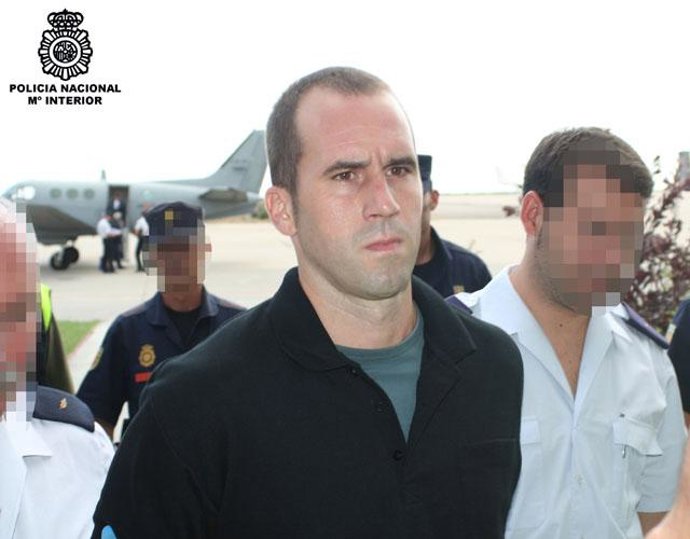 Francia entrega a España al etarra Txeroki