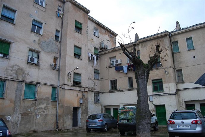 NP Y Fotos Candidato Visita Viviendas 'Protegidas'