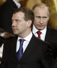 La popularidad de Putin supera en tres puntos a la de Medvedev