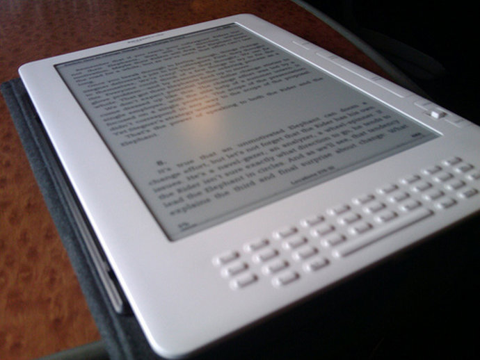 Editoriales francesas quieren que la Ley Hadopi persiga las descargas de eBooks