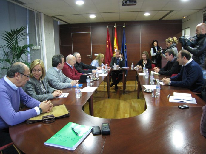 Reunión de los sindicatos con el Gobierno regional