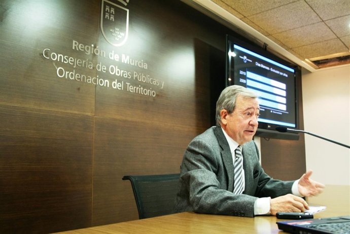 El director general, en la rueda de prensa