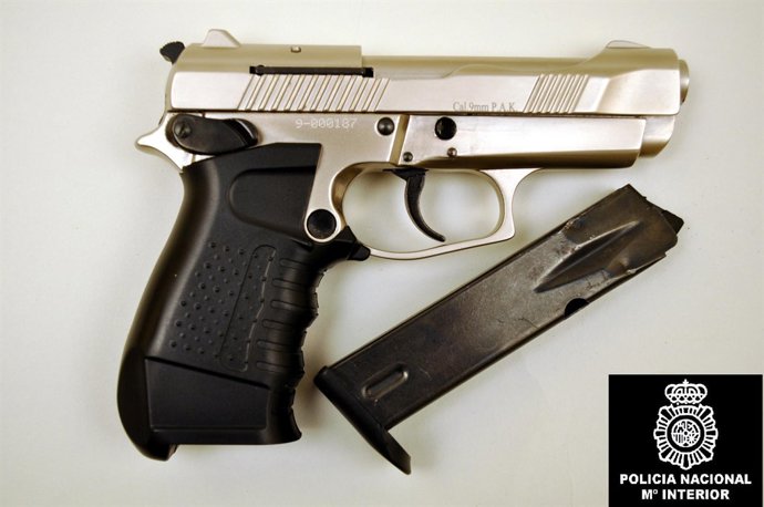 Arma de fuego intervenida al detenido por robos en Ourense.