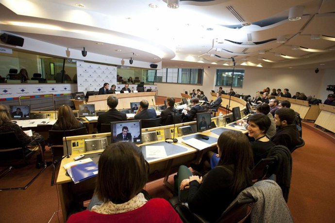 Feijóo, en la rueda de prensa en Bruselas, enero de 2011