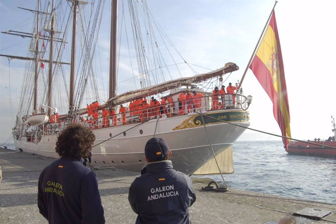 El Galeón Andalucía despide al buque escuela de la Armada Española en Estambul