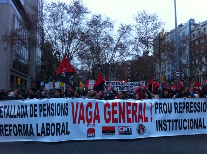 Manifestación en Barcelona por la huelga general de CGT