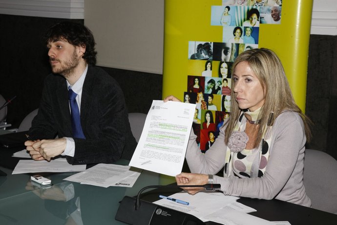 Marta Torrado junto al representante de Colegas.