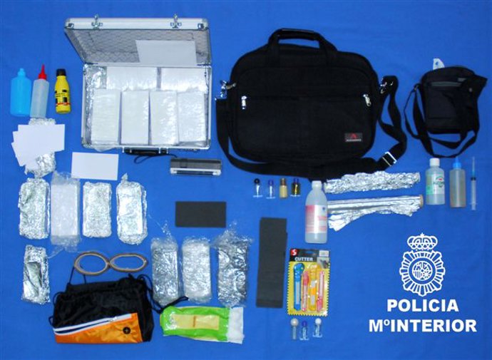 Policía Nacional (El CNP Y La Policía Local Detienen En Badajoz A Dos Estafadore