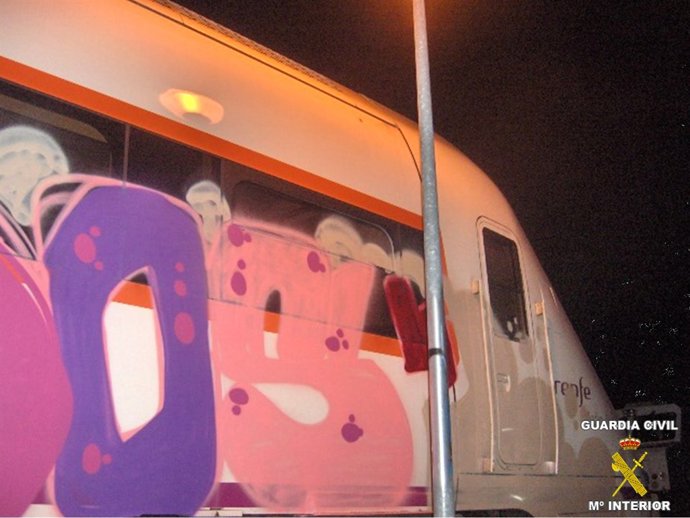 NP Guardia Civil (Sorprendidos Realizando "Graffiti" En Vagones De La Estación D