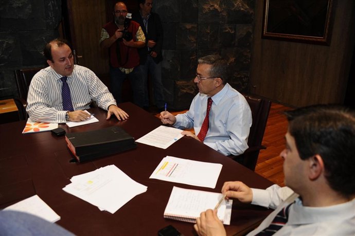 Fotos Paulino Rivero, Ha Mantenido, A Las 08:30 Horas, Una Reunión De Trabajo Pa