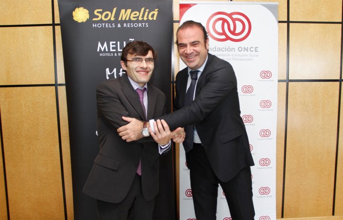 El vicepresidente ejecutivo de la Fundación ONCE, Alberto Durán, y el consejero 