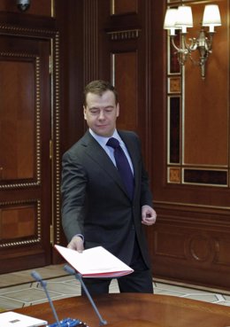 Medvedev firma la ratificación del nuevo START, presidente ruso