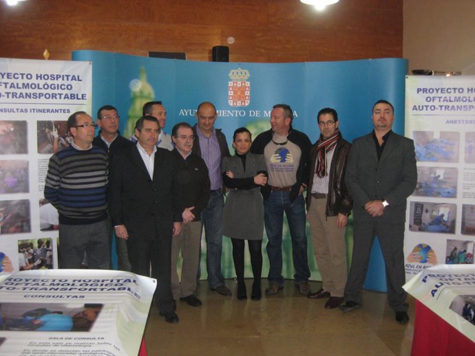 Imagen de los componentes de la ONG 'Azul en Acción'