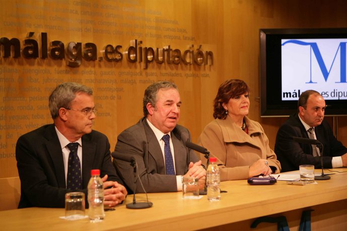 La delegada provincial de Salud, María Antigua Escalera; el presidente de la Dip