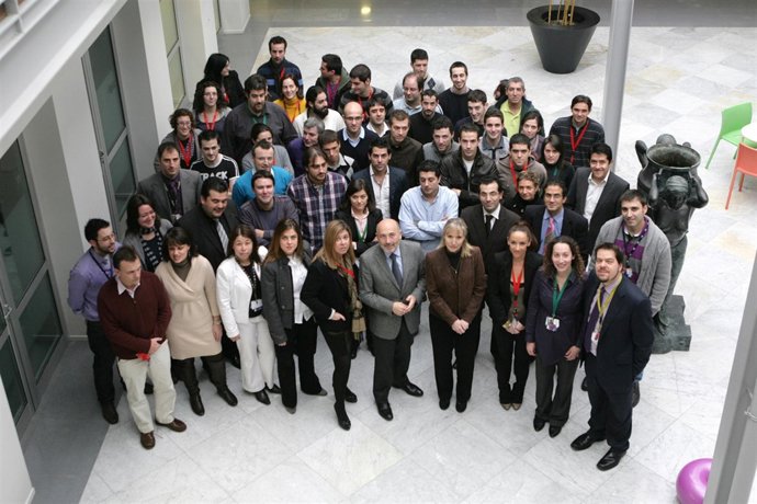 EL ALCALDE VISITA LA EMPRESA SOFTTEK EN POCOMACO