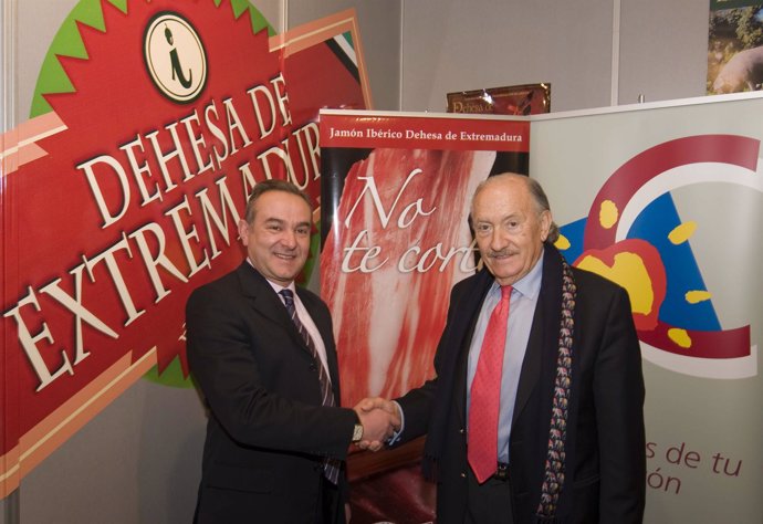 Firma convenio entre La DOP Dehesa de Extremadura y la FEC