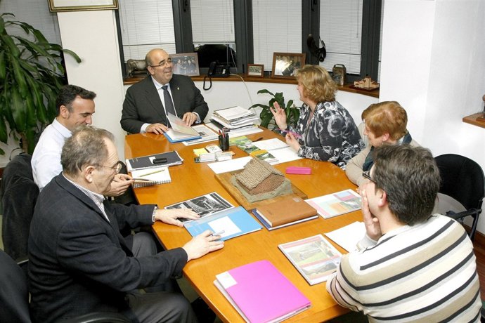 Oria con miembros de Valles Pasiegos