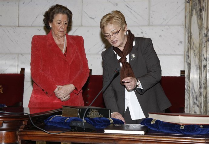 Barberá junto a Lloris en su toma de posesión