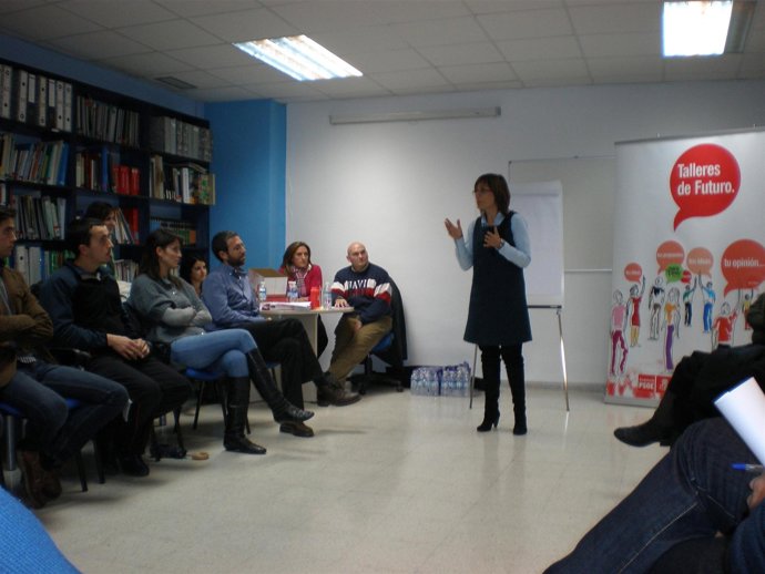 La caldidata del PSOE a la Alcaldía de Málaga, María Gámez, en reunión mantenida