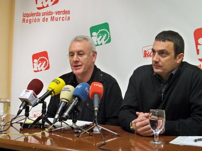 El coordinador general de IU, Cayo Lara, junto al coordinador regional, José Ant