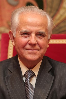 Adjunto Foto Del Profesor Jubilado, Juan Cruz Cruz