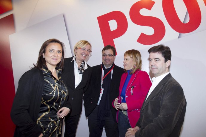 El alcalde de Huesca con otros dirigentes