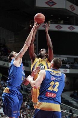 El Asefa Estudiantes frena la racha del Blancos de Rueda Valladolid