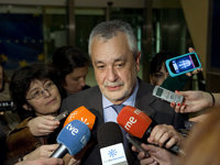 Griñán defiende el Estado autonómico para salir de la crisis