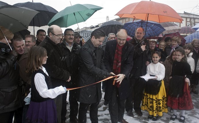 NOTA Y FOTOS. La Nieve Y La Lluvia Acompañaron A Los Actos De Inauguración De La