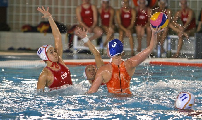 Noticias RFEN: Cómoda Victoria Española En El Arranque Del Preeuropeo Femenino D