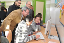 El consejero de Educación, Francisco Álvarez de la Chica, visita un IES en Huelv