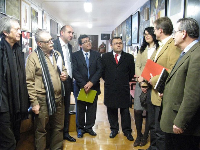 Heredia, tras reunirse con la Asociación La Carta Malacitana, acompañado de dife