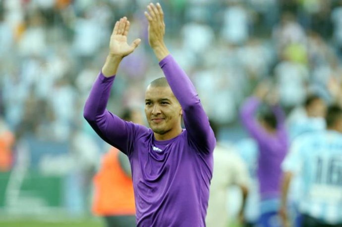 Nabil Baha aplaude a la afición del Málaga