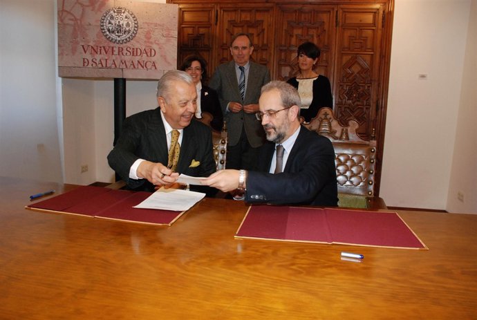 El embajador y el rector