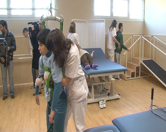 Esperanza aguirre y leire pajin residencia de discapacitados