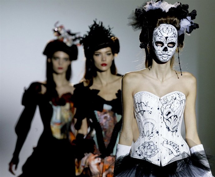 Modelos en la pasarela 080 Barcelona Fashion de 2010 