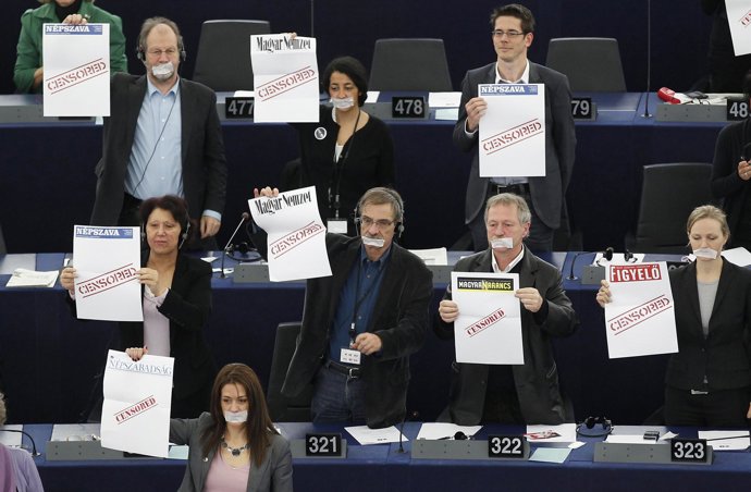 La Eurocámara pide a Orban modificar la polémica ley de medios húngara
